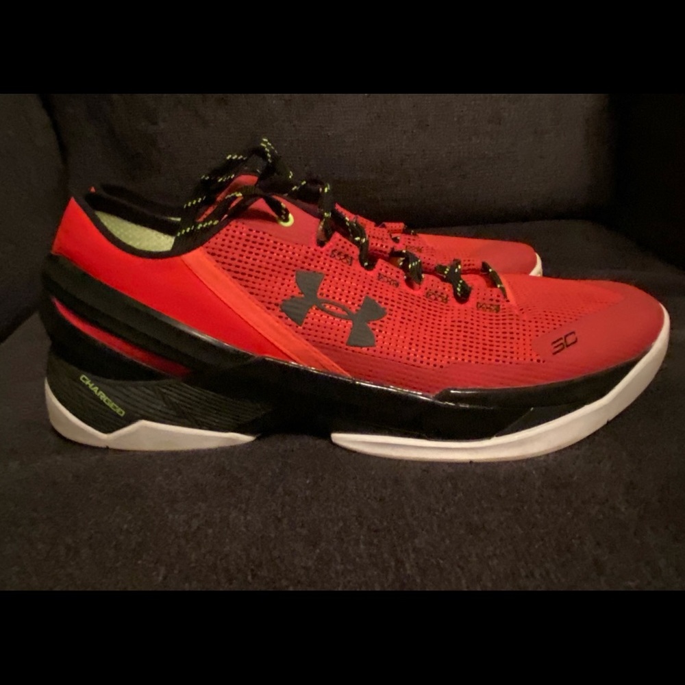 Under armour Steph Curry’s size 12. Gently used!